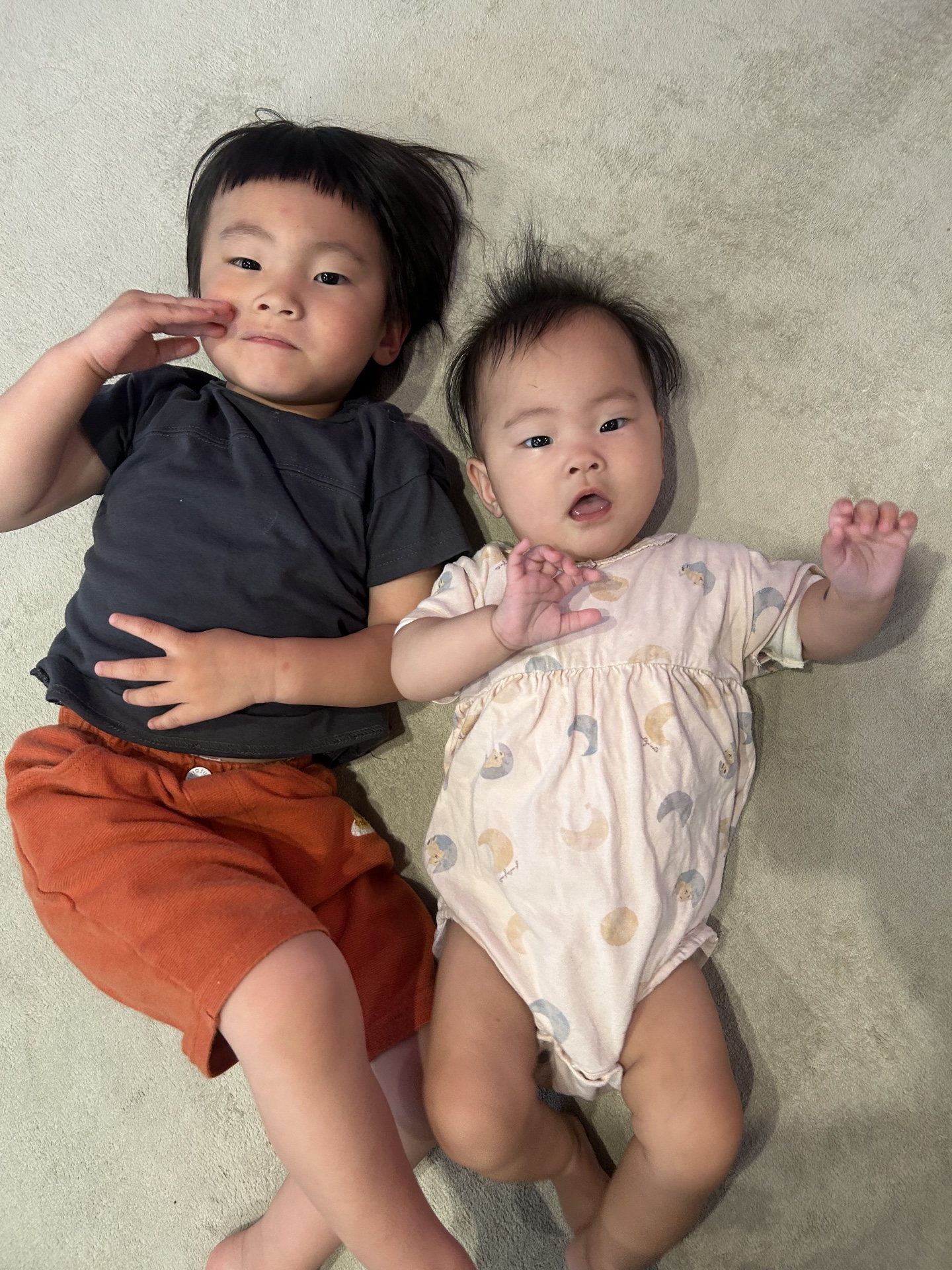 ゴリラカフェのちいさなスタッフ兄妹